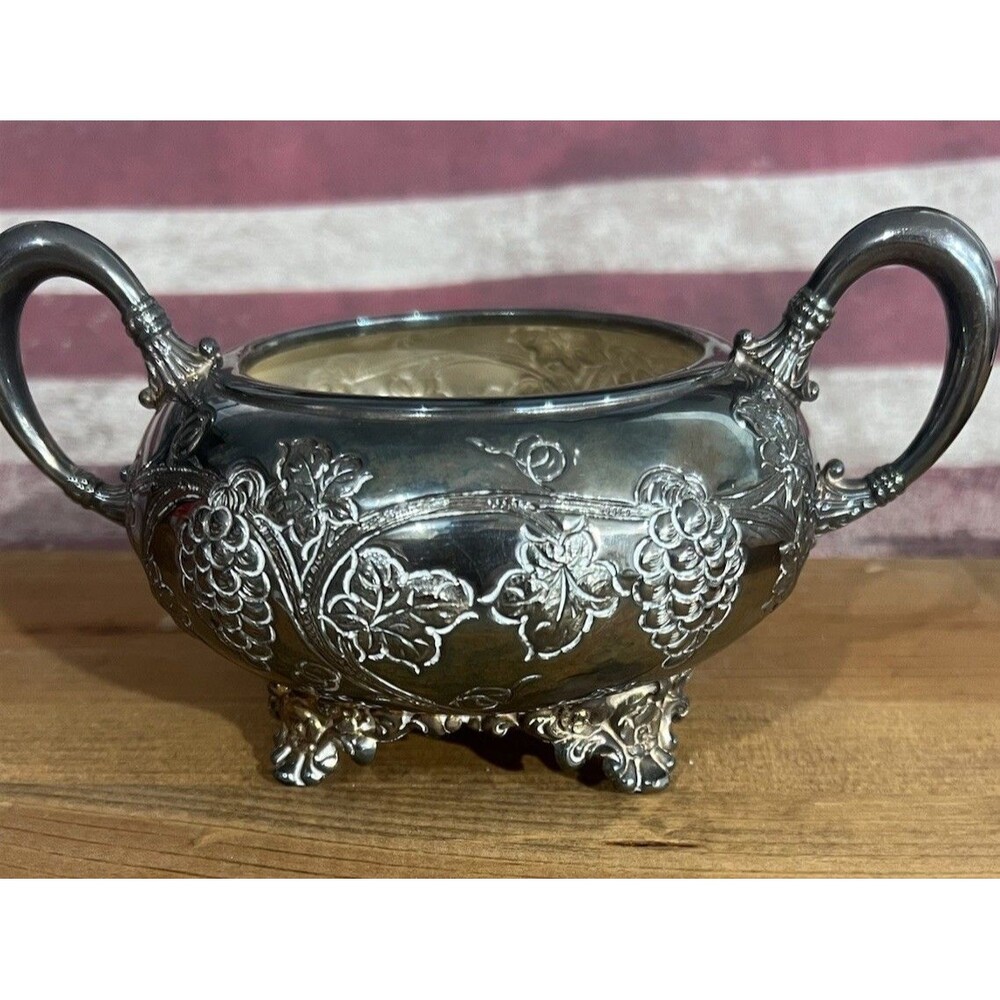 Vintage E. G. Webster & Son Victorian-style silver-plated bowl - Made 1886-1928